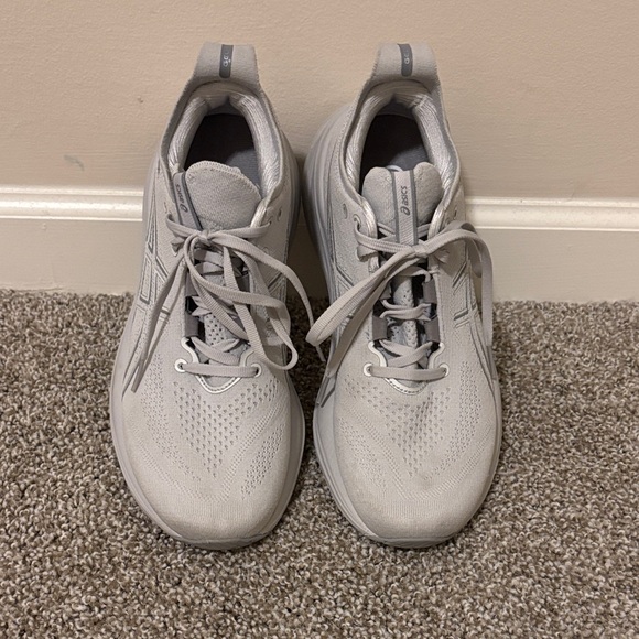 Asics Gel Nimbus 26 (women’s 9.5) 🤍🩶 - Picture 1 of 7